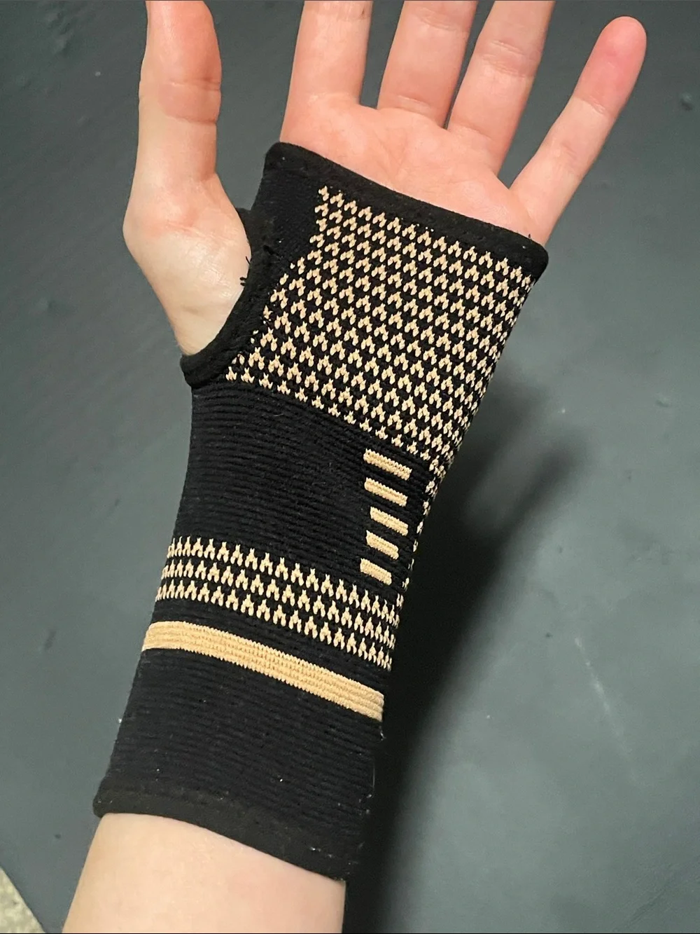 🖤5/$25 wrist compression sleeve